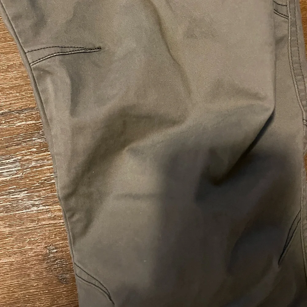 KUHL klassik Fit RYDT Lite pants in hunter green 38/30